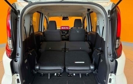 Toyota Sienta, 2024 год, 1 070 000 рублей, 20 фотография