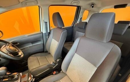 Toyota Sienta, 2024 год, 1 070 000 рублей, 25 фотография
