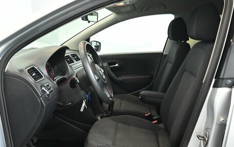Volkswagen Polo VI (EU Market), 2011 год, 700 000 рублей, 6 фотография