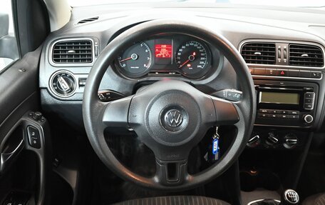 Volkswagen Polo VI (EU Market), 2011 год, 700 000 рублей, 8 фотография