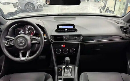 Mazda CX-4, 2023 год, 1 800 000 рублей, 9 фотография