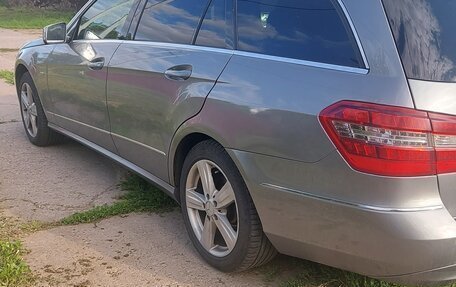 Mercedes-Benz E-Класс, 2010 год, 1 300 000 рублей, 3 фотография