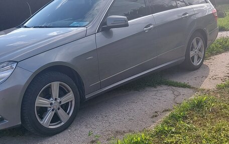 Mercedes-Benz E-Класс, 2010 год, 1 300 000 рублей, 2 фотография