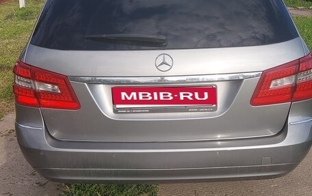 Mercedes-Benz E-Класс, 2010 год, 1 300 000 рублей, 4 фотография