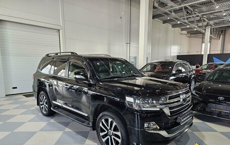 Toyota Land Cruiser 200, 2019 год, 8 399 000 рублей, 3 фотография