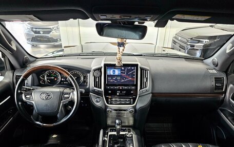 Toyota Land Cruiser 200, 2019 год, 8 399 000 рублей, 13 фотография