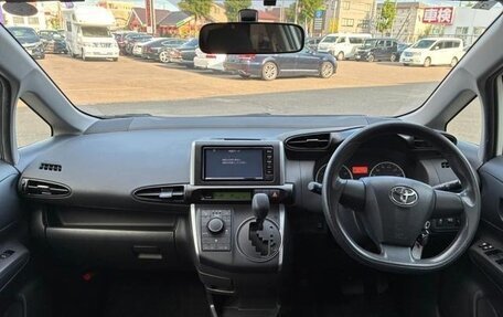 Toyota Wish II, 2017 год, 1 390 000 рублей, 21 фотография