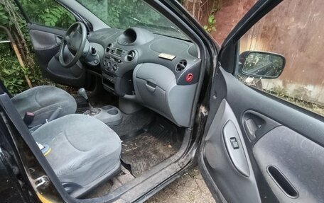 Toyota Yaris I рестайлинг, 2000 год, 120 000 рублей, 7 фотография