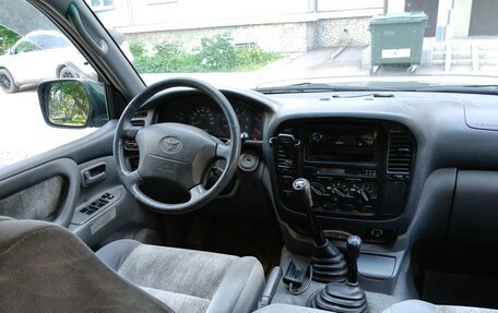 Toyota Land Cruiser 100 рестайлинг 2, 1998 год, 1 500 000 рублей, 5 фотография