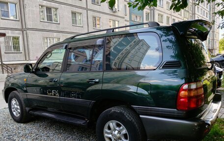 Toyota Land Cruiser 100 рестайлинг 2, 1998 год, 1 500 000 рублей, 3 фотография