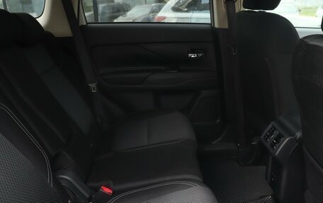 Mitsubishi Outlander III рестайлинг 3, 2022 год, 2 699 000 рублей, 8 фотография