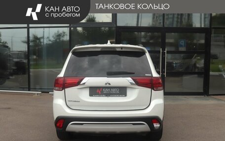 Mitsubishi Outlander III рестайлинг 3, 2022 год, 2 699 000 рублей, 4 фотография
