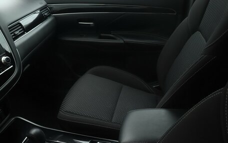 Mitsubishi Outlander III рестайлинг 3, 2022 год, 2 699 000 рублей, 14 фотография