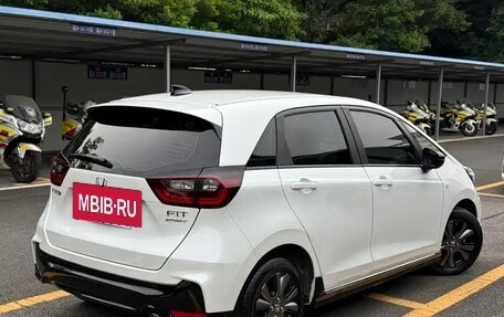 Honda Fit, 2023 год, 1 000 000 рублей, 4 фотография