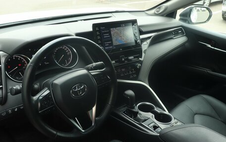 Toyota Camry, 2022 год, 3 450 000 рублей, 5 фотография