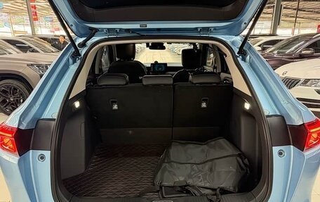 Honda Vezel, 2024 год, 2 320 000 рублей, 2 фотография