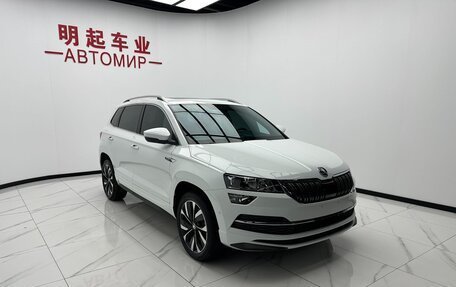 Skoda Karoq I, 2023 год, 1 815 000 рублей, 2 фотография