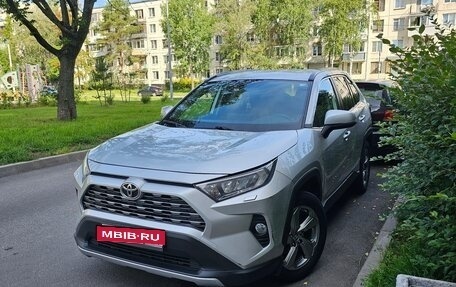 Toyota RAV4, 2021 год, 3 160 000 рублей, 2 фотография