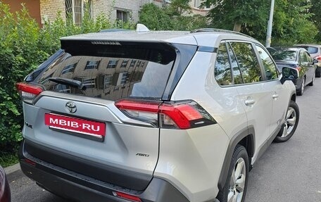 Toyota RAV4, 2021 год, 3 160 000 рублей, 4 фотография