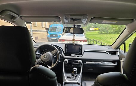 Toyota RAV4, 2021 год, 3 160 000 рублей, 6 фотография