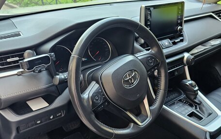 Toyota RAV4, 2021 год, 3 160 000 рублей, 13 фотография