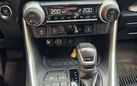 Toyota RAV4, 2021 год, 3 160 000 рублей, 10 фотография