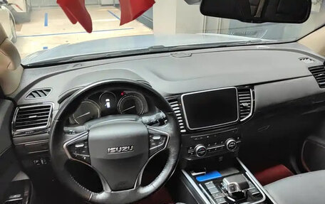 Isuzu MU-X, 2022 год, 3 650 000 рублей, 9 фотография