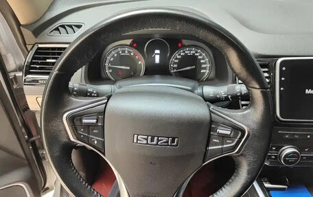 Isuzu MU-X, 2022 год, 3 650 000 рублей, 11 фотография