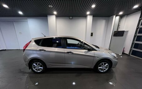 Hyundai Solaris II рестайлинг, 2011 год, 580 000 рублей, 2 фотография