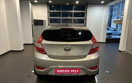 Hyundai Solaris II рестайлинг, 2011 год, 580 000 рублей, 4 фотография