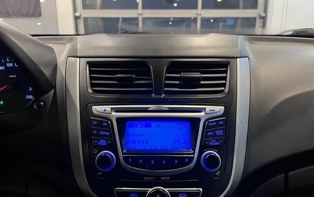 Hyundai Solaris II рестайлинг, 2011 год, 580 000 рублей, 14 фотография