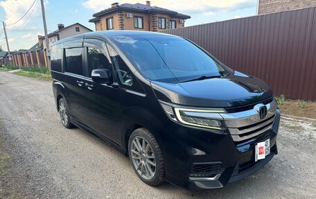 Honda Stepwgn IV, 2017 год, 1 850 000 рублей, 2 фотография