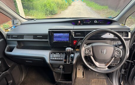 Honda Stepwgn IV, 2017 год, 1 850 000 рублей, 13 фотография