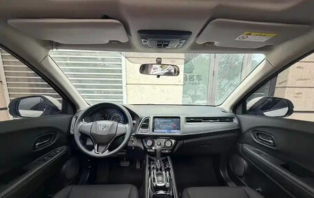 Honda Vezel, 2022 год, 1 300 000 рублей, 10 фотография