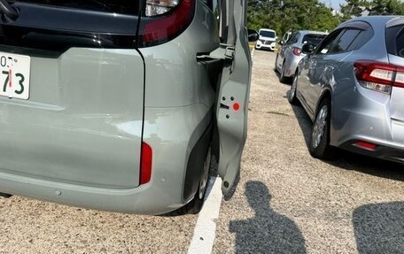 Toyota Sienta, 2023 год, 980 000 рублей, 13 фотография