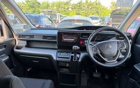 Honda Stepwgn IV, 2021 год, 1 933 000 рублей, 10 фотография