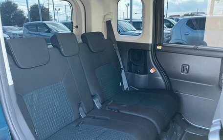 Toyota Roomy I, 2022 год, 980 000 рублей, 25 фотография