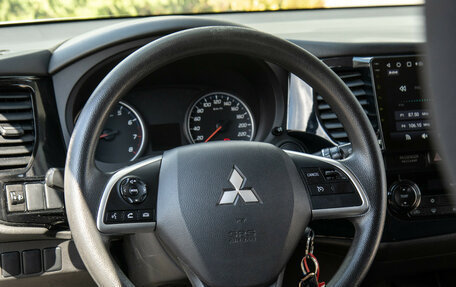 Mitsubishi Outlander III рестайлинг 3, 2013 год, 1 048 000 рублей, 12 фотография