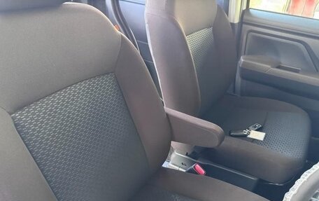 Toyota Roomy I, 2023 год, 690 000 рублей, 11 фотография