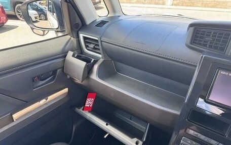 Toyota Roomy I, 2023 год, 690 000 рублей, 15 фотография