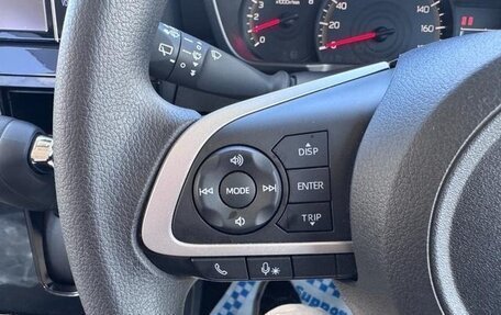 Toyota Roomy I, 2023 год, 690 000 рублей, 23 фотография