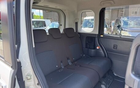 Toyota Roomy I, 2023 год, 690 000 рублей, 33 фотография