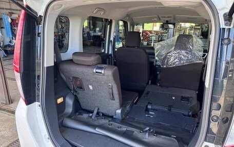 Toyota Roomy I, 2023 год, 690 000 рублей, 35 фотография
