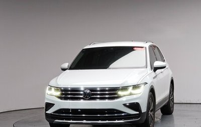 Volkswagen Tiguan II, 2021 год, 2 950 000 рублей, 1 фотография