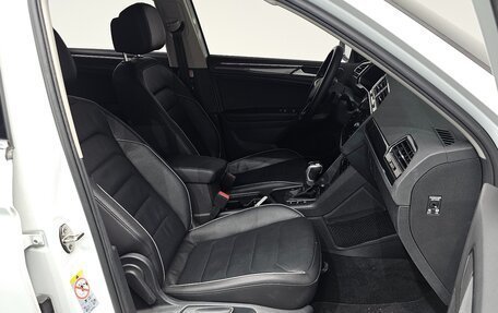 Volkswagen Tiguan II, 2021 год, 2 950 000 рублей, 22 фотография
