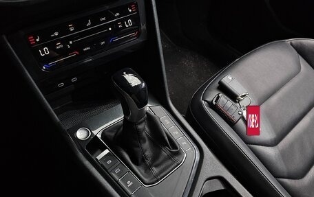 Volkswagen Tiguan II, 2021 год, 2 950 000 рублей, 21 фотография