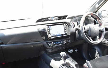 Toyota Hilux VIII, 2024 год, 4 200 000 рублей, 12 фотография