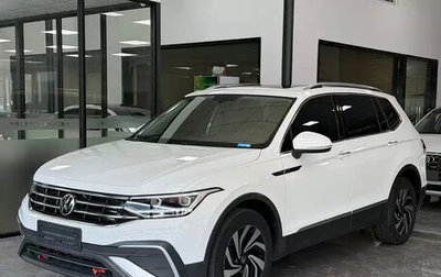 Volkswagen Tiguan II, 2023 год, 2 750 000 рублей, 1 фотография