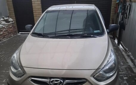 Hyundai Solaris II рестайлинг, 2014 год, 1 100 000 рублей, 3 фотография