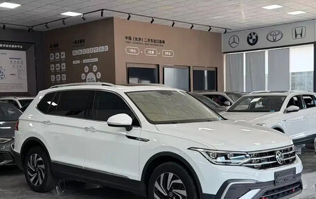 Volkswagen Tiguan II, 2023 год, 2 750 000 рублей, 3 фотография